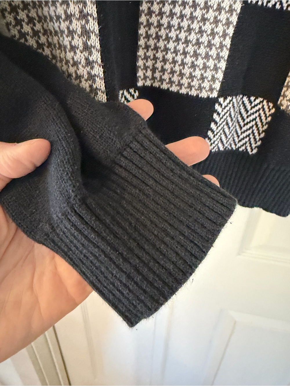 Geoffrey Beene Men's Checkerboard Crewneck Sweater - Black & Gray 100% cotton - Picture 2 of 5